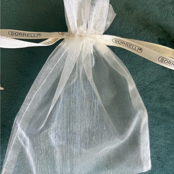 AMAZING NEW SORRELLI TURQUOISE BLUE BRIGHT GOLD AZTEC SIGNED NECKLACE - Picture 3 of 5